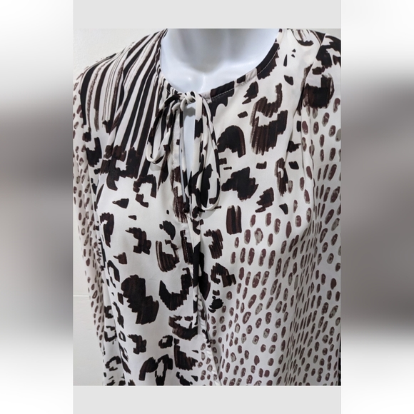 CAbi 570 Animal Skin Print Wrap Top Long Sleeve XS Blouse - Picture 7 of 11